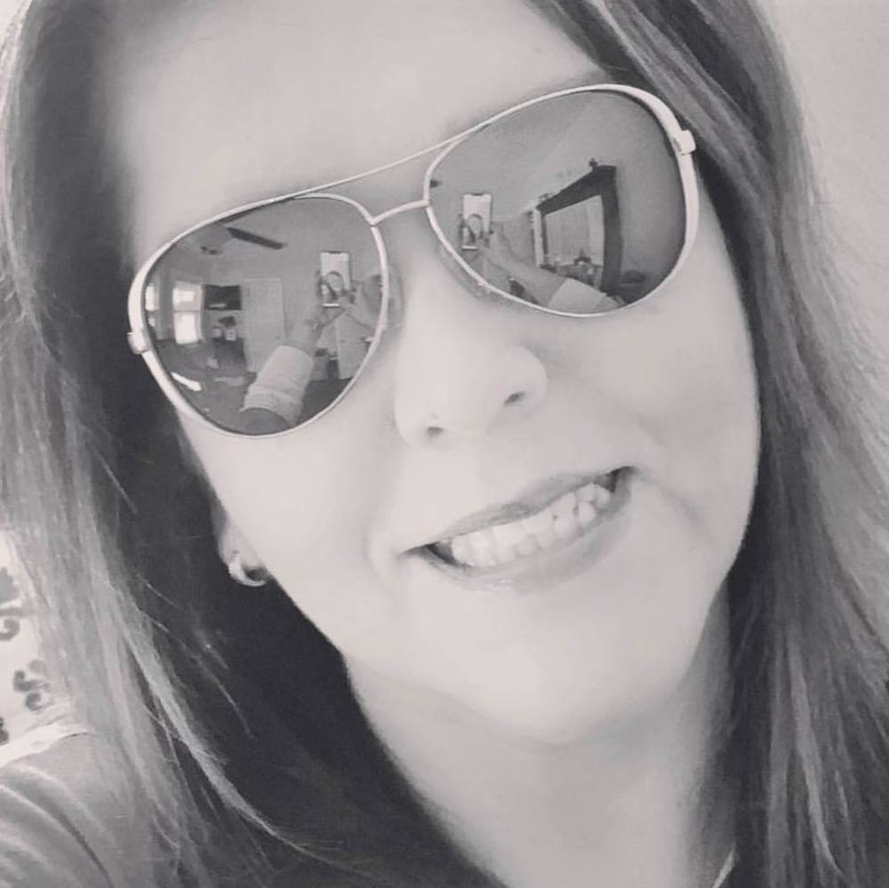 Meet your Posher, Larissa